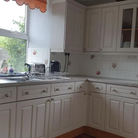 펜션 Bridge Cottage, Bainbridge, With Riverside Garden! *