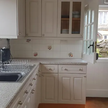 펜션 Bridge Cottage, Bainbridge, With Riverside Garden! 베인브리지