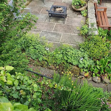 Bridge Cottage, Bainbridge, With Riverside Garden! *