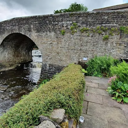 Bridge Cottage, Bainbridge, With Riverside Garden! * 베인브리지