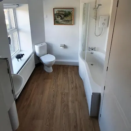 Bridge Cottage, Bainbridge, With Riverside Garden! *