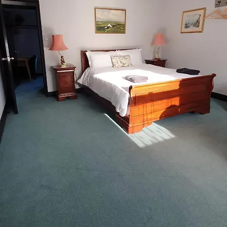 펜션 Bridge Cottage, Bainbridge, With Riverside Garden! 베인브리지