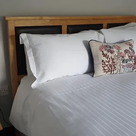 펜션 Bridge Cottage, Bainbridge, With Riverside Garden!