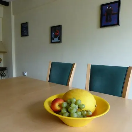 펜션 Bridge Cottage, Bainbridge, With Riverside Garden! 베인브리지