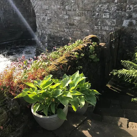 Bridge Cottage, Bainbridge, With Riverside Garden! 펜션 베인브리지