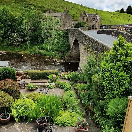 Bridge Cottage, Bainbridge, With Riverside Garden!
