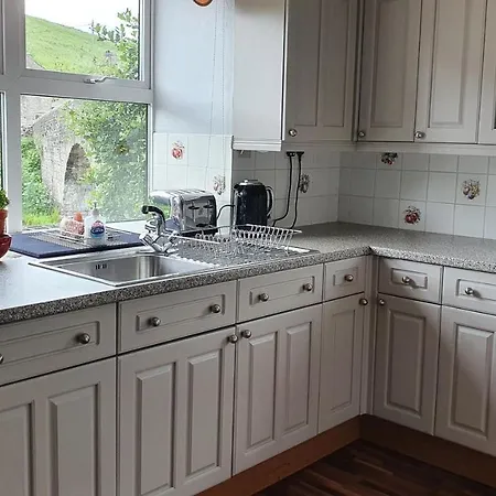 Сasa de vacaciones Bridge Cottage, Bainbridge, With Riverside Garden!