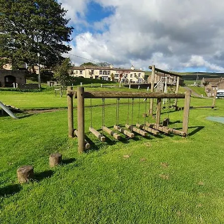 Bridge Cottage, Bainbridge, With Riverside Garden! בית נופש Bainbridge